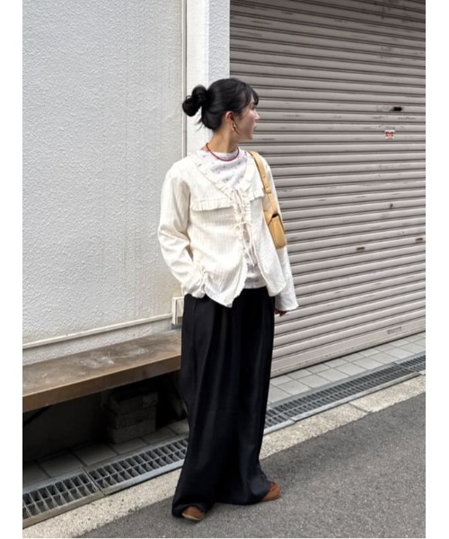 titivate（ティティベイト）の「フリルVネックシャツハオリ（シャツ/ブラウス・レディース・ブラック/オフホワイト/ライトイエロー・L/M/S）」の6枚目の写真