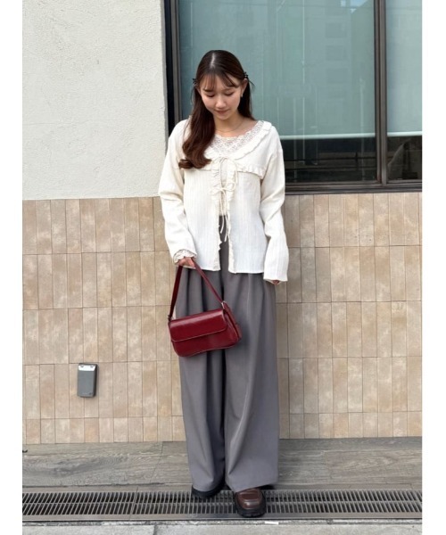 titivate（ティティベイト）の「フリルVネックシャツハオリ（シャツ/ブラウス・レディース・ブラック/オフホワイト/ライトイエロー・L/M/S）」の7枚目の写真