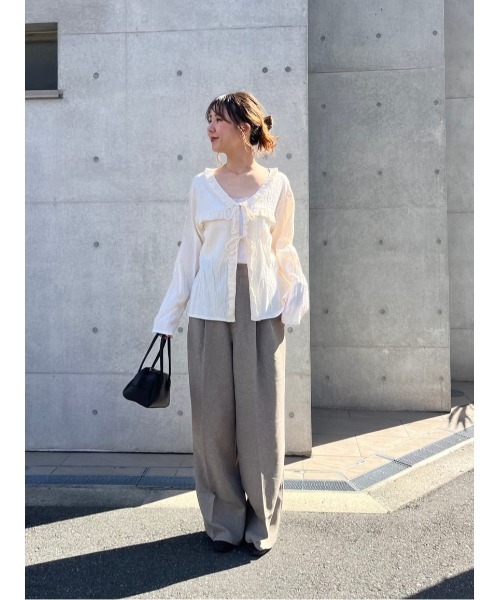 titivate（ティティベイト）の「フリルVネックシャツハオリ（シャツ/ブラウス・レディース・ブラック/オフホワイト/ライトイエロー・L/M/S）」の8枚目の写真