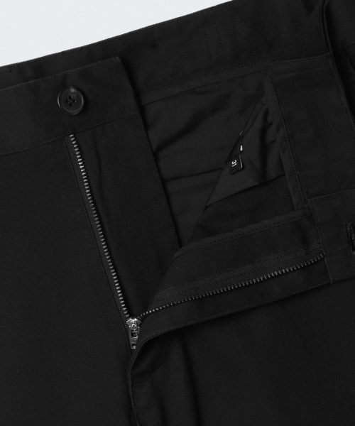 MUSINSA STANDARD（ムシンサスタンダード）の「レギュラーフィットヒドゥンバンディングチノパンツ[ブラック]（その他パンツ・メンズ・その他・26/27/28/29/30/31/32/33/34/36/38/40/42）」の3枚目の写真