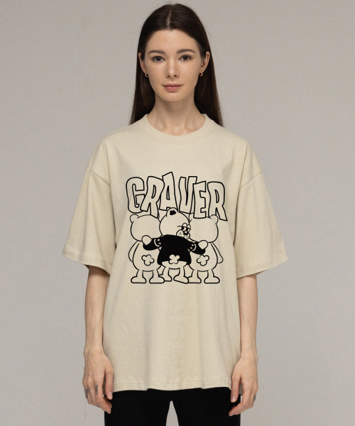 GRAVER（グレーバー）の「[ユニセックス]3ベアコミックスロゴ半袖Tシャツ_サンドベージュ（Tシャツ/カットソー・レディース・ベージュ・X-LARGE/SMALL/MEDIUM/LARGE）」の2枚目の写真