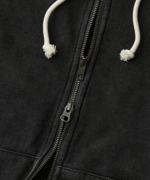OUTSTANDING(アウトスタンディング)の「AUTHENTIC COMFORT HOOD ZIP SWEAT_VINTAGE CHARCOAL(パーカー・メンズ・その他・LARGE/MEDIUM/X-LARGE)」の4枚目の写真
