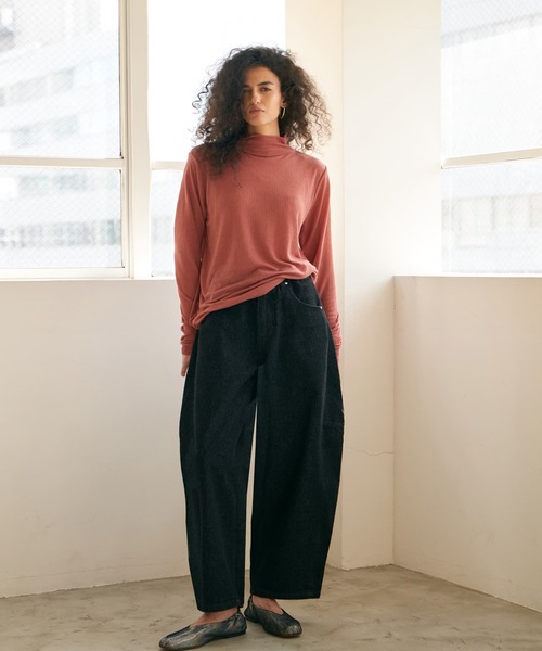 Brown&Street(ブラウンアンドストリート)の「ライトシアーハイネック(Tシャツ/カットソー・レディース・ブラック/ホワイト/コーラル・FREE)」の15枚目の写真