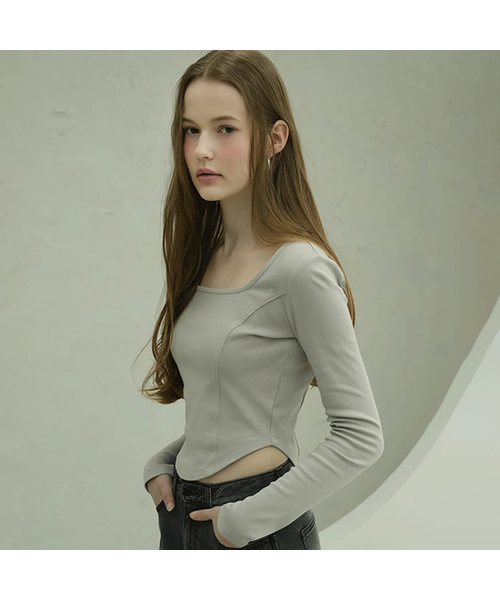 Vivacious(ビバシャス)の「Neuel Square Neck Line Crop Long Sleeve - 5COL(Tシャツ/カットソー・レディース・アイボリー/チャコール/グレー/ブラック/スカイブルー・SMALL/MEDIUM)」の3枚目の写真