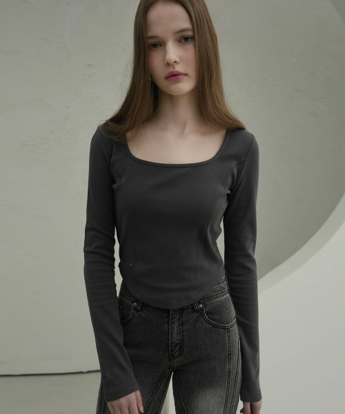 Vivacious(ビバシャス)の「Neuel Square Neck Line Crop Long Sleeve - 5COL(Tシャツ/カットソー・レディース・アイボリー/チャコール/グレー/ブラック/スカイブルー・SMALL/MEDIUM)」の8枚目の写真
