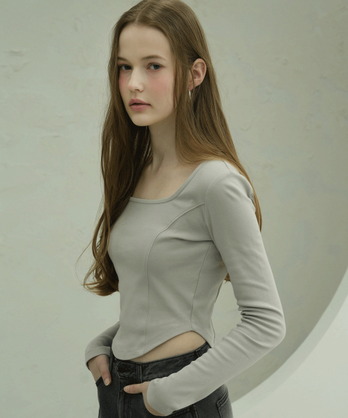 Vivacious(ビバシャス)の「Neuel Square Neck Line Crop Long Sleeve - 5COL(Tシャツ/カットソー・レディース・アイボリー/チャコール/グレー/ブラック/スカイブルー・SMALL/MEDIUM)」の10枚目の写真