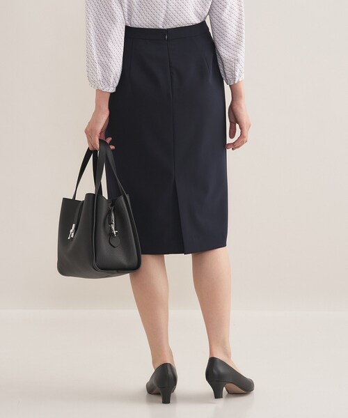 INDIVI（インディヴィ）の「【通勤スーツ／洗える】ストレッチストレートスカート（スーツスカート・レディース・ネイビー/ブラック・13/42/40/38/36/15 /05/12/19/34/03）」の9枚目の写真