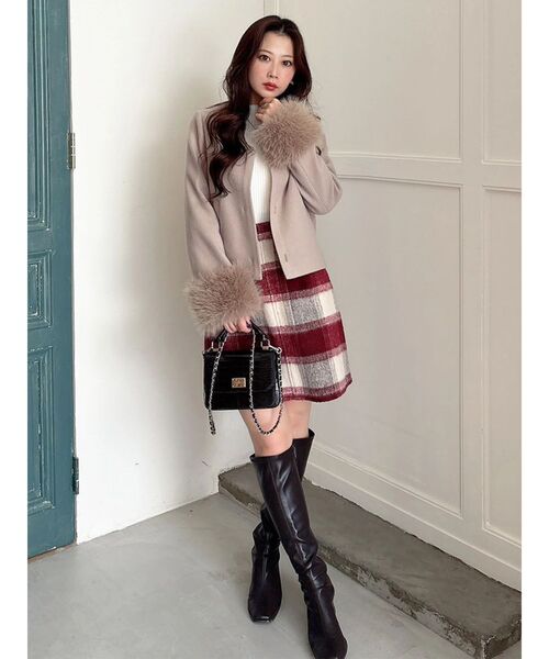 MERCURYDUO（マーキュリーデュオ）の「フェイクファー付きノーカラーショートコート（その他アウター・レディース・ベージュ/アイボリー・SMALL/MEDIUM）」の6枚目の写真