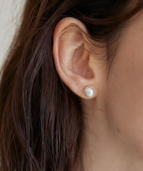 MERRYMOTIVE(メリーモチーブ)の「White basic pearl earring(ピアス(両耳用)・レディース・その他・FREE)」の1枚目の写真