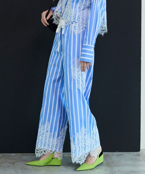 MAISON SPECIAL(メゾンスペシャル)の「Striped Lace Pants/ワイドスカラップレースパンツ(その他パンツ・レディース・グレー/ブルー・38/36)」の5枚目の写真