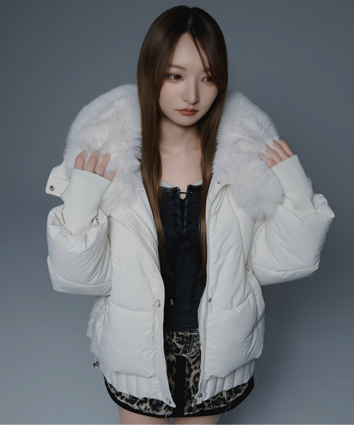 .KOM（ドットコム）の「『.KOM/ドットケーオーエム』襟ファー中綿JKT【Y】【CN】（ダウンジャケット/コート・レディース・ホワイト/ブラック・M/L）」の2枚目の写真