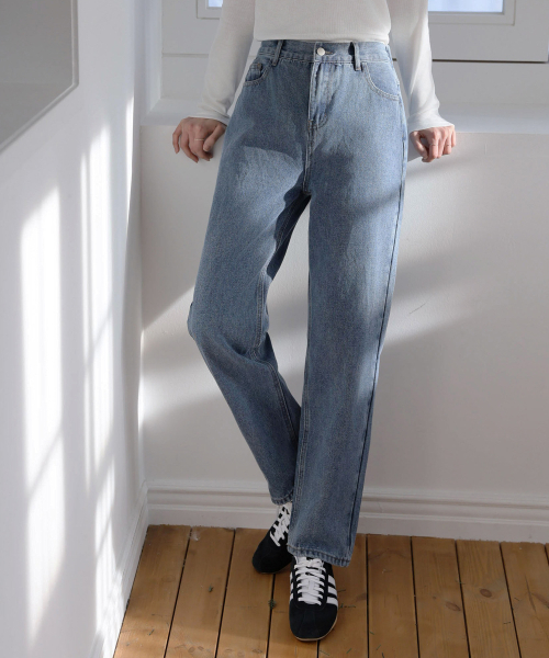 GCLIP（ジクリップ）の「ウエスト後ろゴムクロップストレートジーンズ（デニムパンツ・レディース・ブルー・SMALL/MEDIUM/LARGE/X-LARGE）」の2枚目の写真