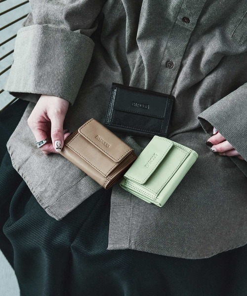 Fashion Letter（ファッションレター）の「リンクルパテントレザー ミニウォレット 三つ折り財布（財布・レディース・ベージュ/ブラック/ライトグリーン・FREE）」の2枚目の写真