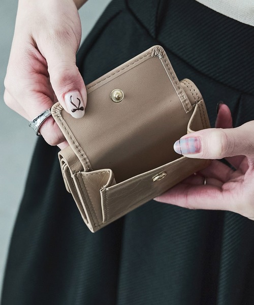 Fashion Letter（ファッションレター）の「リンクルパテントレザー ミニウォレット 三つ折り財布（財布・レディース・ベージュ/ブラック/ライトグリーン・FREE）」の6枚目の写真