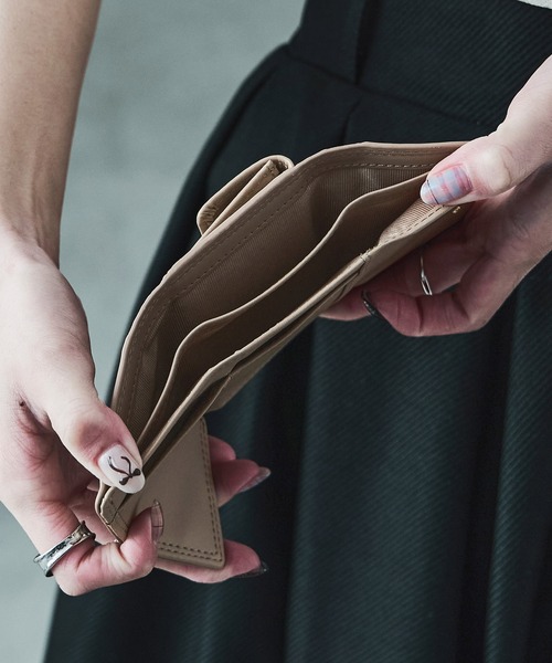 Fashion Letter（ファッションレター）の「リンクルパテントレザー ミニウォレット 三つ折り財布（財布・レディース・ベージュ/ブラック/ライトグリーン・FREE）」の7枚目の写真