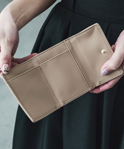 Fashion Letter（ファッションレター）の「リンクルパテントレザー ミニウォレット 三つ折り財布（財布・レディース・ベージュ/ブラック/ライトグリーン・FREE）」の8枚目の写真