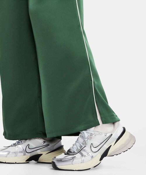 NIKE(ナイキ)の「ナイキ スポーツウェア ウィメンズ ルーズ ミッドライズ サテンパンツ / Nike Sportswear Women's Loose Mid-Rise Satin Pants IH1327-323 Fir(その他パンツ・レディース・カモフラージュ・XS/XL/M/L/S)」の19枚目の写真