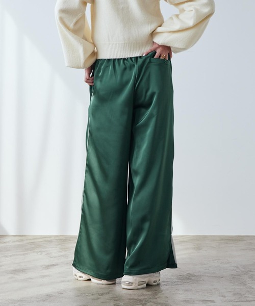 NIKE(ナイキ)の「ナイキ スポーツウェア ウィメンズ ルーズ ミッドライズ サテンパンツ / Nike Sportswear Women's Loose Mid-Rise Satin Pants IH1327-323 Fir(その他パンツ・レディース・カモフラージュ・XS/XL/M/L/S)」の3枚目の写真