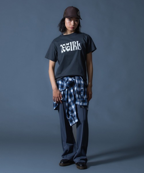 X-girl(エックスガール)の「STUDDED LOGO S/S TEE(Tシャツ/カットソー・レディース・レッド/チャコール/ベージュ・S/M/L)」の16枚目の写真