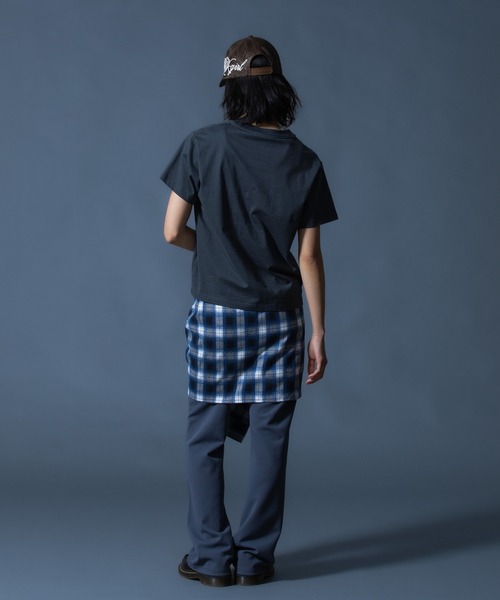 X-girl(エックスガール)の「STUDDED LOGO S/S TEE(Tシャツ/カットソー・レディース・レッド/チャコール/ベージュ・S/M/L)」の20枚目の写真