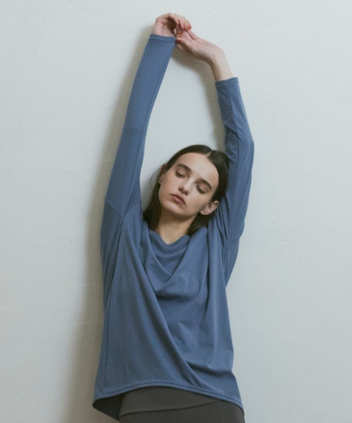 Julier Yoga and Relax（ジュリエヨガアンドリラックス）の「Julier アクティブフローロングスリーブプルオーバー（Tシャツ/カットソー・レディース・ブラック/ブルー/ホワイト・0/1）」の17枚目の写真