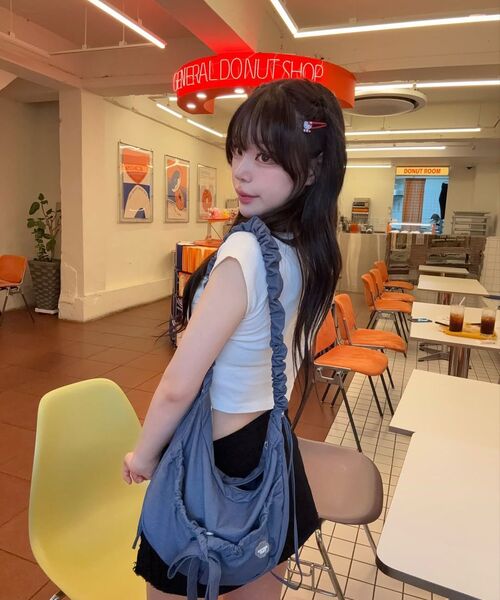 COVERNAT WOMAN（カバーナットウーマン）の「クローバーハート シャーリングミディアムナイロンホーボーバッグ ライトブルー（ショルダーバッグ・レディース・その他・FREE）」の9枚目の写真