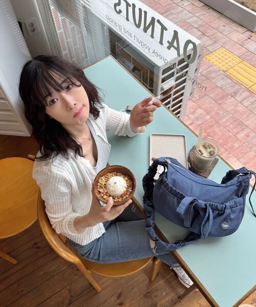 COVERNAT WOMAN（カバーナットウーマン）の「クローバーハート シャーリングミディアムナイロンホーボーバッグ ライトブルー（ショルダーバッグ・レディース・その他・FREE）」の3枚目の写真