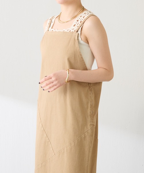 COLLAGE GALLARDAGALANTE(コラージュガリャルダガランテ)の「Q.anos/リラックススリムワンピース(ワンピース・レディース・ブルー/ベージュ/ホワイト・FREE)」の18枚目の写真