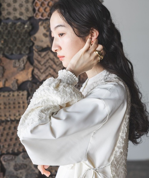 niko and...(ニコアンド)の「チュールレース重ね風ブラウス(シャツ/ブラウス・レディース・オフホワイト/ブラック・LARGE/MEDIUM)」の9枚目の写真