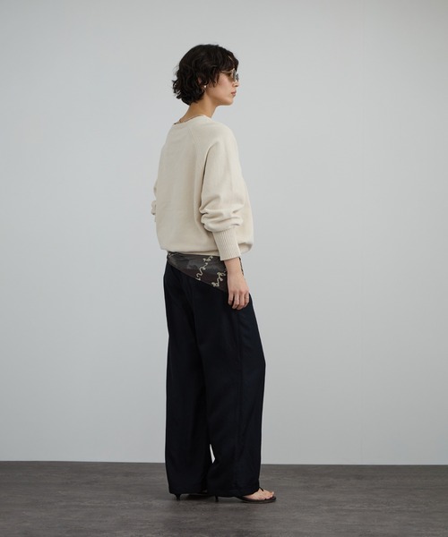 SALON adam et rope'(サロン アダム エ ロペ)の「アセテートツイルイージーリラックスパンツ(その他パンツ・レディース・ブラック/ベージュ系その他・S/M)」の4枚目の写真