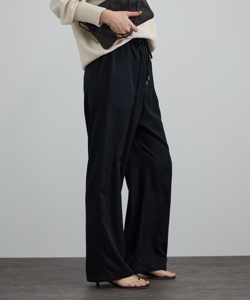 SALON adam et rope'(サロン アダム エ ロペ)の「アセテートツイルイージーリラックスパンツ(その他パンツ・レディース・ブラック/ベージュ系その他・S/M)」の6枚目の写真