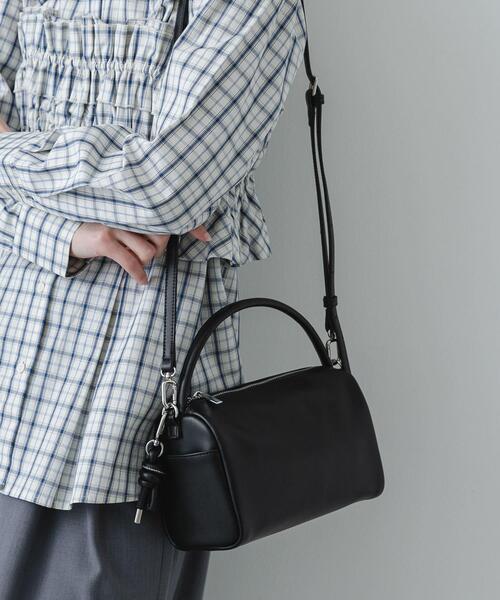 SENSE OF PLACE by URBAN RESEARCH（センスオブプレイスバイアーバンリサーチ）の「ラウンドスクエアソフトバッグ（ハンドバッグ・レディース・マスタード/ブラック/ライトベージュ・ONE）」の2枚目の写真