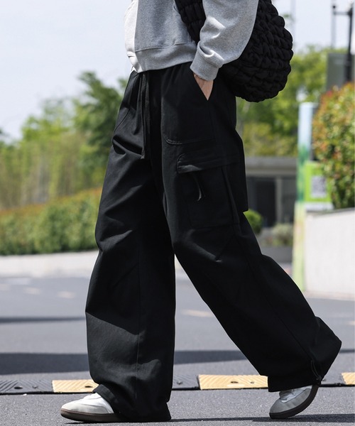 TOBEE(トゥビー)の「【TOBEE】ワイドストレート カーゴパンツ 裾ドローコード(カーゴパンツ・メンズ・ブラック/ベージュ・X-LARGE/LARGE/MEDIUM)」の1枚目の写真