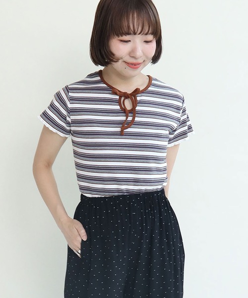 CHILD WOMAN(チャイルドウーマン)の「マルチボーダーテレコ パイピングリボンプルオーバー(Tシャツ/カットソー・レディース・ブラウン/ホワイト/アイボリー/グレー・FREE)」の1枚目の写真