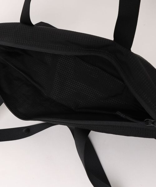 THE NORTH FACE(ザノースフェイス)の「【THE NORTH FACE/ザ ノースフェイス】ラフタートートSP(トートバッグ・メンズ・ブラック・FREE)」の5枚目の写真