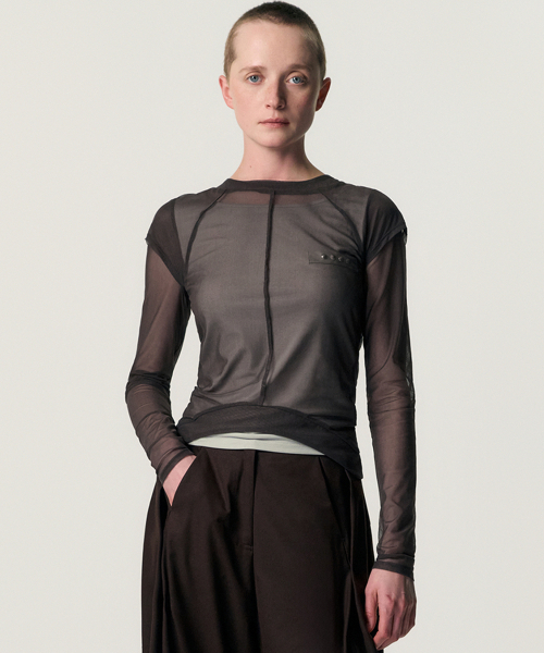 KIMZISU(キムジス)の「Veiled Mesh Shell LS T-shirt_BROWN(Tシャツ/カットソー・レディース・ブラウン・MEDIUM/SMALL)」の2枚目の写真
