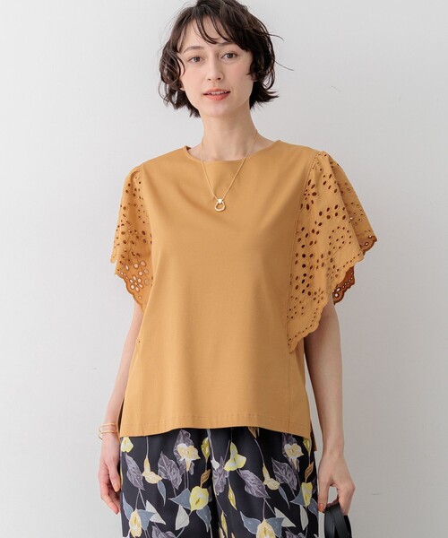 23区 L(ニジュウサンクオオキイサイズ)の「カットワークエンブロイダリー デザインスリーブ トップス(Tシャツ/カットソー・レディース・ダークブラウン系/ブラック系/黄土色系/ホワイト系・44/48/46)」の4枚目の写真