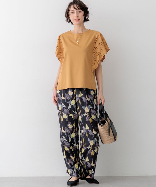 23区 L(ニジュウサンクオオキイサイズ)の「カットワークエンブロイダリー デザインスリーブ トップス(Tシャツ/カットソー・レディース・ダークブラウン系/ブラック系/黄土色系/ホワイト系・44/48/46)」の8枚目の写真