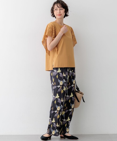 23区 L(ニジュウサンクオオキイサイズ)の「カットワークエンブロイダリー デザインスリーブ トップス(Tシャツ/カットソー・レディース・ダークブラウン系/ブラック系/黄土色系/ホワイト系・44/48/46)」の9枚目の写真