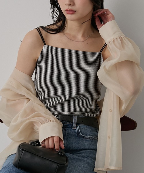 MONO-MART（モノマート）の「【SOFRIBCOシリーズ】カップ付きダブルストラップ リブキャミソール＜接触冷感 / UVカット＞（キャミソール・レディース・ライトグレー/ブラウン/レッド/ダークグレー/モカ/ブルー系/ブラック系/オフホワイト/ブラック・S/M/L）」の3枚目の写真