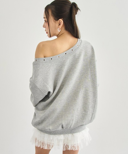 ANAP（アナップ）の「ハトメ付き  オフショル プリント ボリューム スウェット（スウェット・レディース・ダークアッシュ/グレー・F）」の6枚目の写真