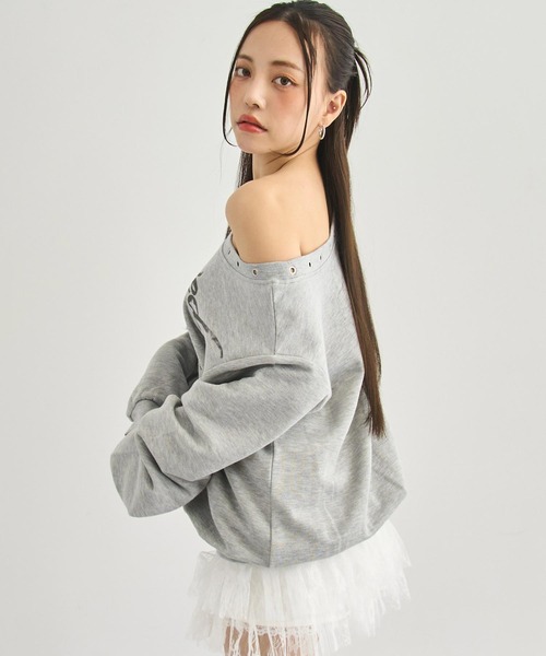 ANAP（アナップ）の「ハトメ付き  オフショル プリント ボリューム スウェット（スウェット・レディース・ダークアッシュ/グレー・F）」の5枚目の写真