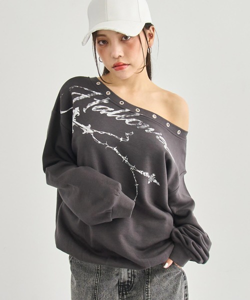 ANAP（アナップ）の「ハトメ付き  オフショル プリント ボリューム スウェット（スウェット・レディース・ダークアッシュ/グレー・F）」の10枚目の写真