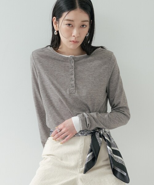 GALLEST（ギャレスト）の「バイカラーヘンリーネックカットソー（Tシャツ/カットソー・レディース・グレー/ライトイエロー系/チャコールグレー・38）」の13枚目の写真