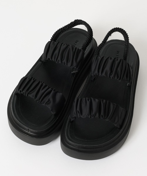 LEPSIM（レプシィム）の「ギャザークッションサンダル　638838（サンダル・レディース・レオパード/ブラック/ガンメタ・LARGE/MEDIUM）」の2枚目の写真