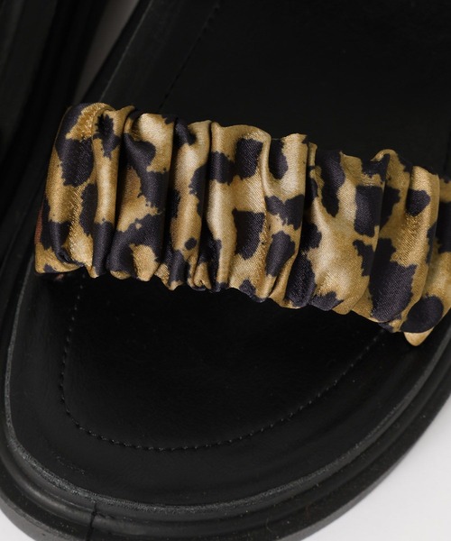 LEPSIM（レプシィム）の「ギャザークッションサンダル　638838（サンダル・レディース・レオパード/ブラック/ガンメタ・LARGE/MEDIUM）」の12枚目の写真