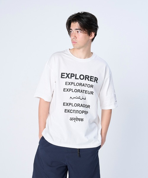 FLASH PACKER（フラッシュパッカー）の「FLASH PACKER フラッシュパッカー/ リラックスシルエット Dry Silky Cotton 多言語 EXPLORER グラフィック半袖Tシャツ 探検者プリント // XT-EXP（Tシャツ/カットソー・メンズ・グレー/ホワイト/ブラック・LARGE/MEDIUM/SMALL/X-LARGE）」の2枚目の写真