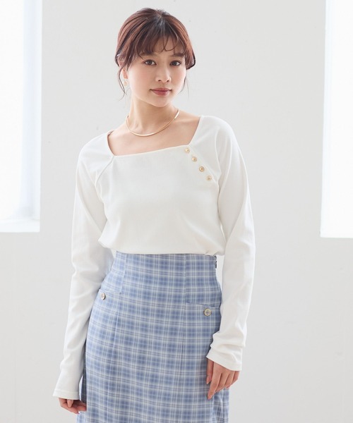 Andemiu(アンデミュウ)の「キリカエキンボタンカットソー653216(Tシャツ/カットソー・レディース・ブラック/オフホワイト/ブラック×ホワイト・FREE)」の1枚目の写真