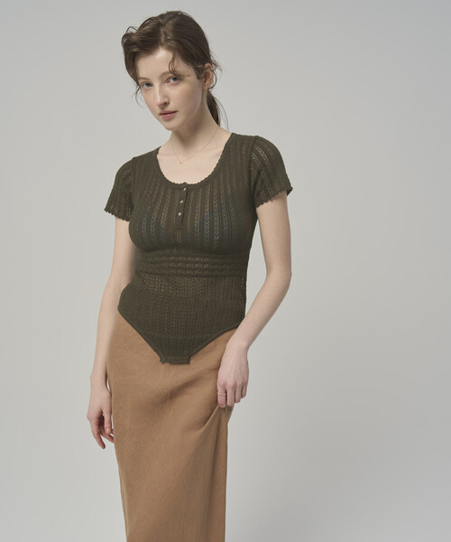 Firsthand(ファーストハンド)の「NOHRA/ノーラ Knit leotard / N26SS-K01 / コットンニット レオタード / ショートスリーブ ボディスーツ(Tシャツ/カットソー・レディース・ブラック/ホワイト/ダークブラウン・フリ-)」の9枚目の写真