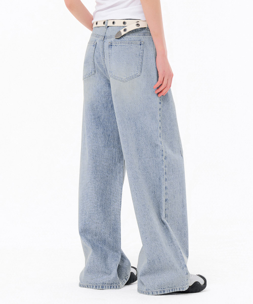 CHASECULT（チェイスカルト）の「レディースライトトーンダーツ変形ワイドデニムパンツ-FBRG2374C0D（デニムパンツ・レディース・ブルー・70/76/74/67）」の2枚目の写真